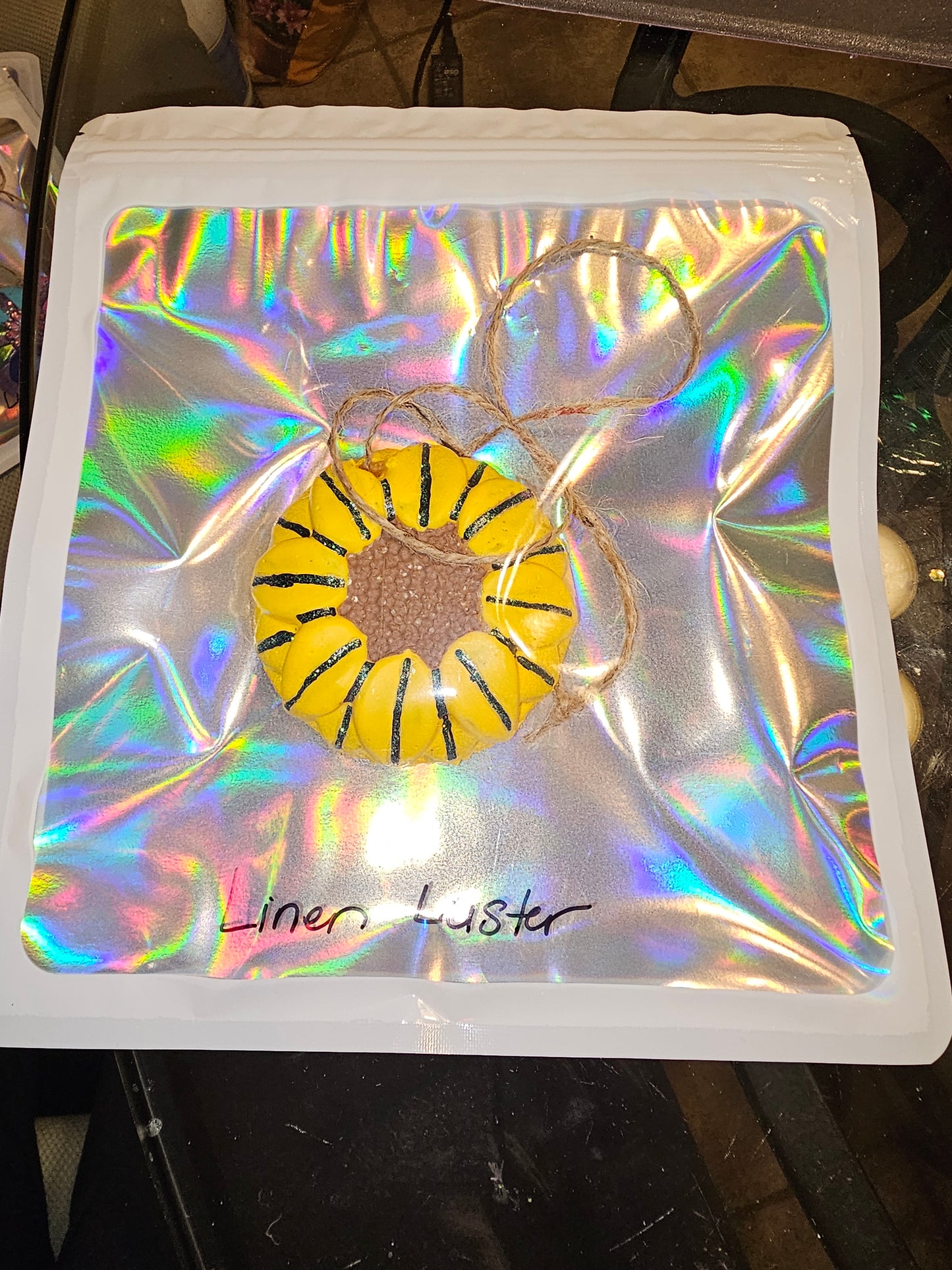 Freshie sunflower with glitter Linen Luster scent New